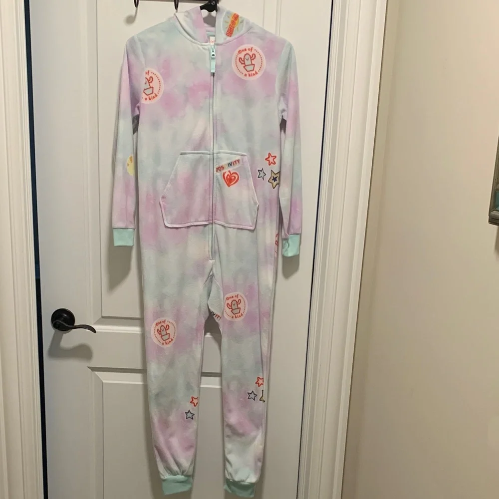 Cat & Jack Girl’s Cute Multicolor Tie-Dye Footie. Size:L(10/12). Pre-owned.